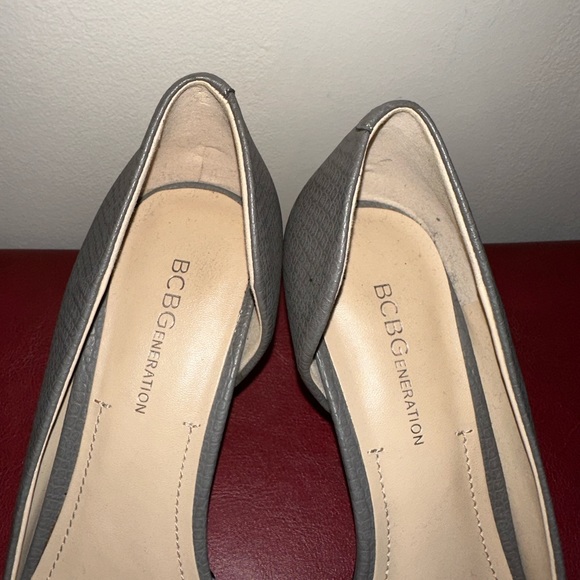 BCBGeneration Grey Pumps Size 8 Gently Worn - Picture 7 of 9